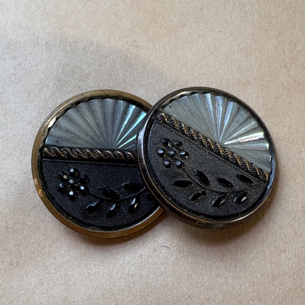 Vintage Black and Bakelite Decorative art deco Buttons